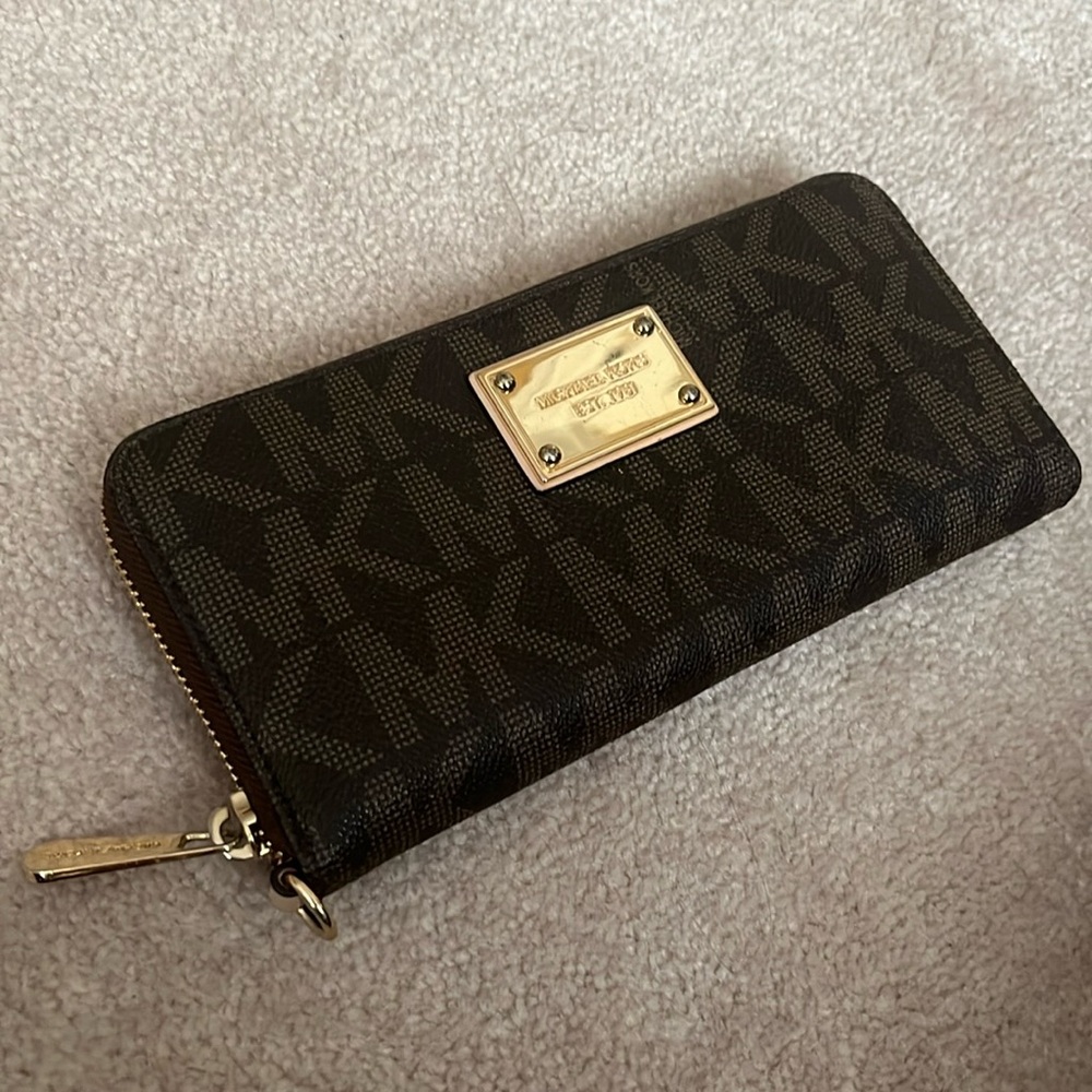Michael Kors clutch/wristlet